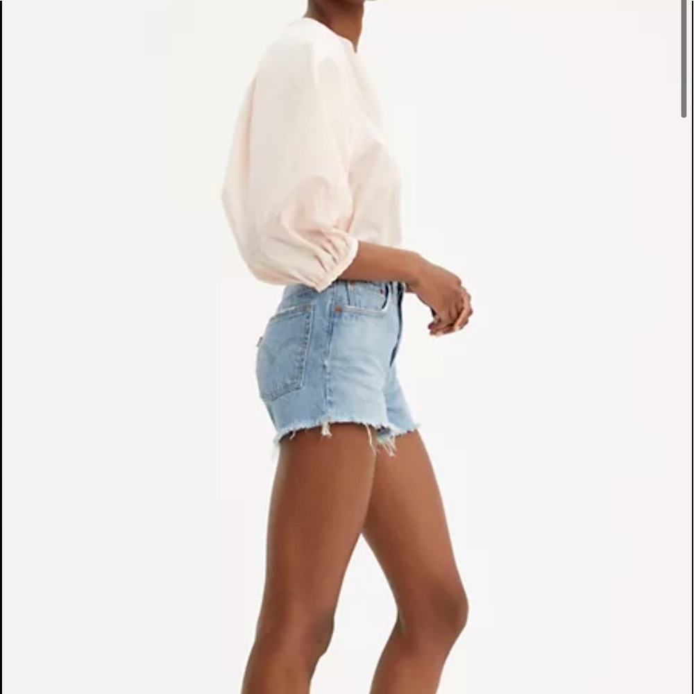 LEVI’S SHORTS - Picture 2 of 4